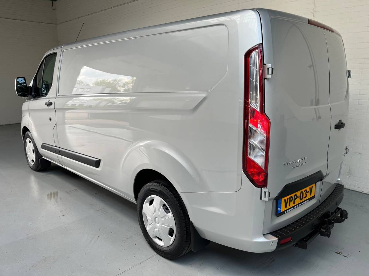 Ford Transit Custom Ford Transit Custom Automaat 300 2.0 TDCI 130pk L2H1 Limited 3persoons, Airco, Navigatie, Trekhaak, Metallic lak, RIJKLAARPRIJS