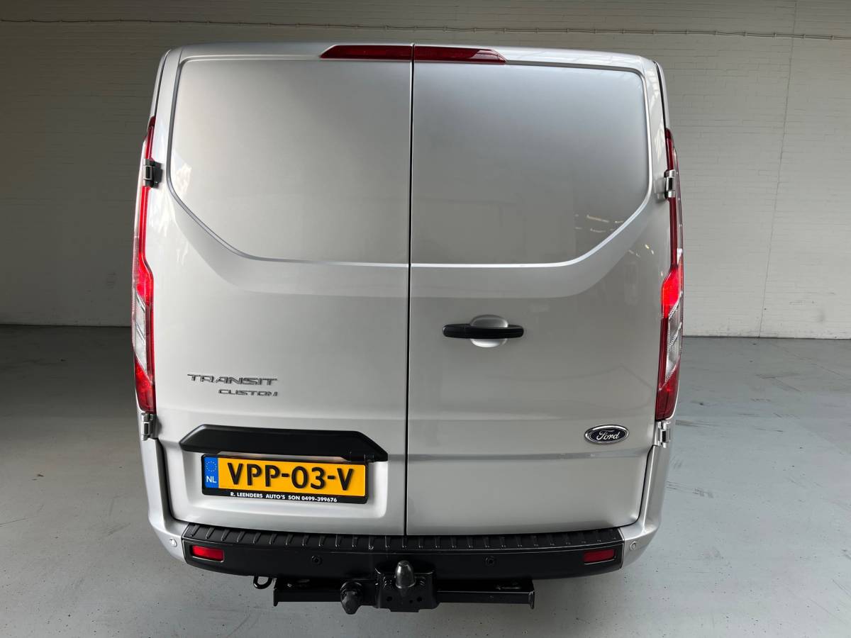 Ford Transit Custom Ford Transit Custom Automaat 300 2.0 TDCI 130pk L2H1 Limited 3persoons, Airco, Navigatie, Trekhaak, Metallic lak, RIJKLAARPRIJS