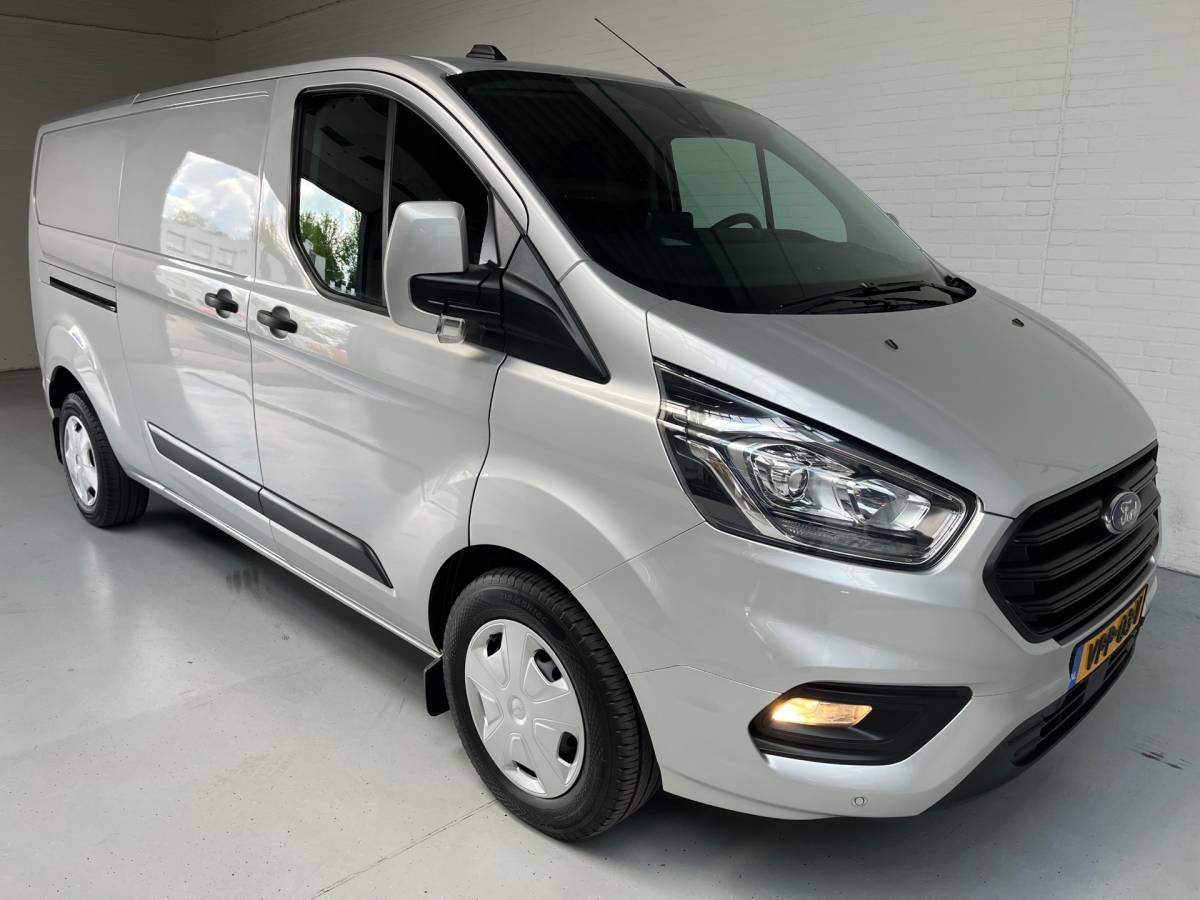 Ford Transit Custom Ford Transit Custom Automaat 300 2.0 TDCI 130pk L2H1 Limited 3persoons, Airco, Navigatie, Trekhaak, Metallic lak, RIJKLAARPRIJS