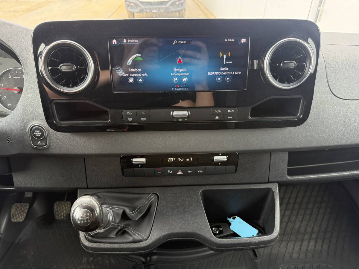 Mercedes-Benz Sprinter Mercedes-Benz Sprinter 516 2.2 CDI L2H2 Dubbellucht 10-Inch MBUX 3,5t Trekhaak Climate Control Navigatie Parkeersensoren V + A