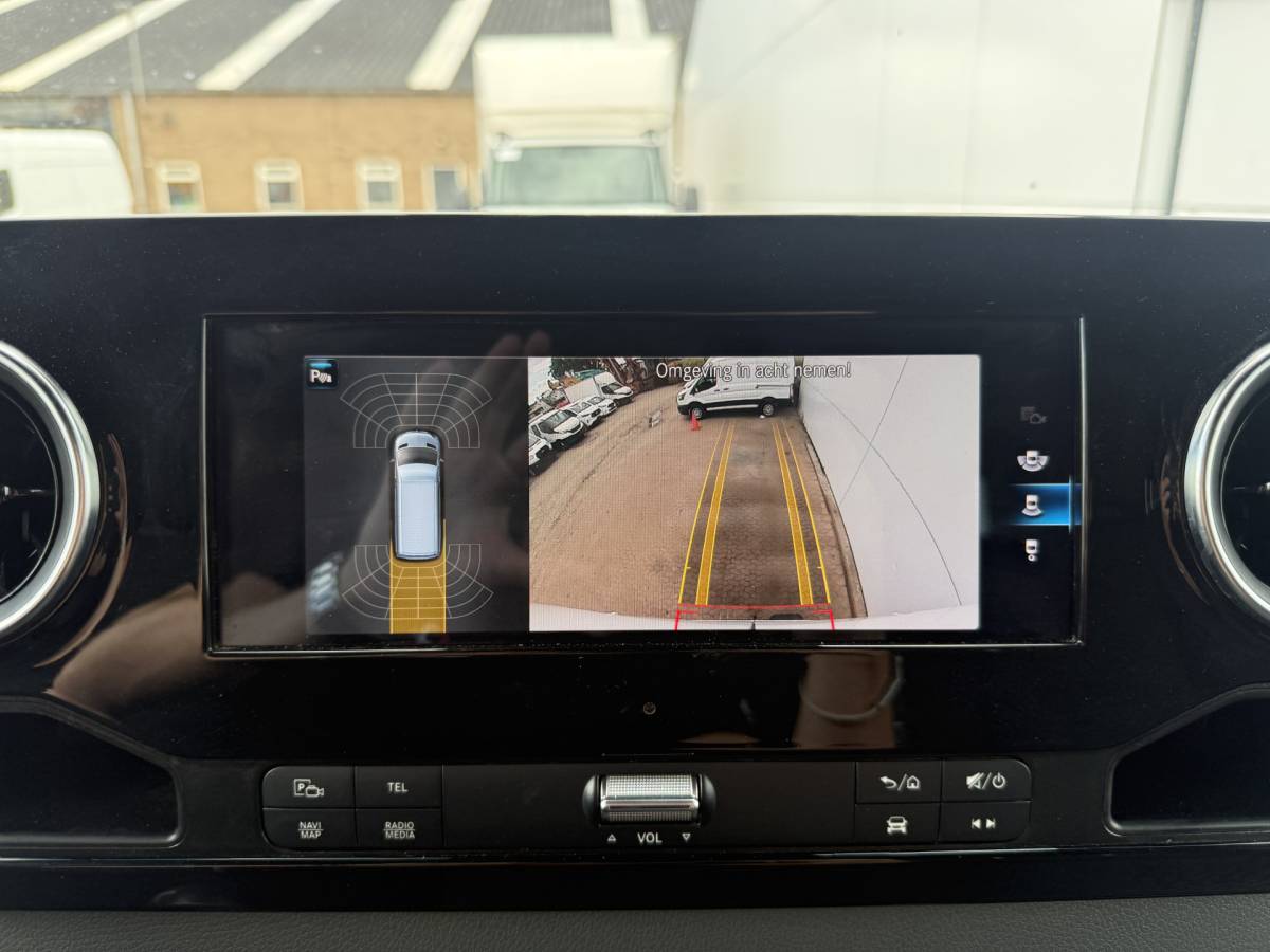 Mercedes-Benz Sprinter Mercedes-Benz Sprinter 516 2.2 CDI L2H2 Dubbellucht 10-Inch MBUX 3,5t Trekhaak Climate Control Navigatie Parkeersensoren V + A