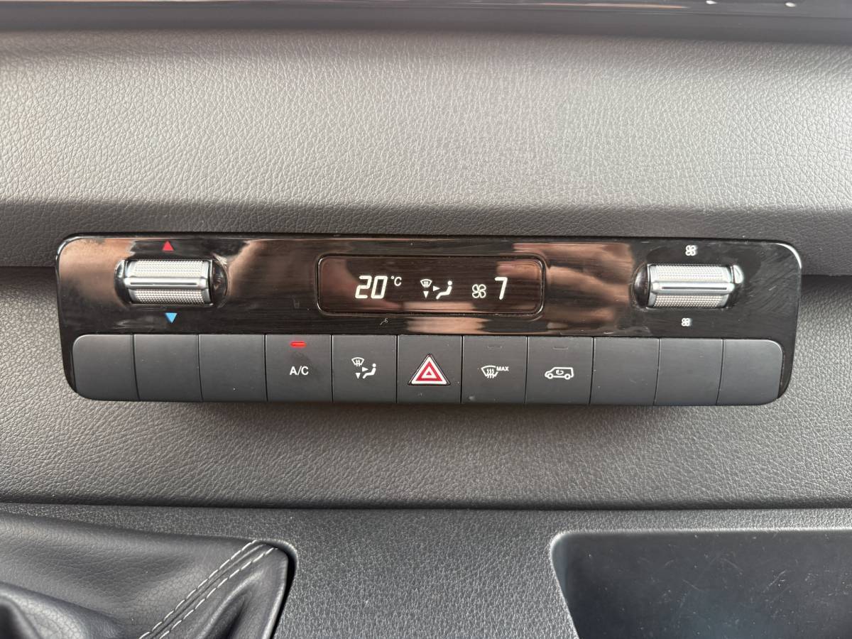 Mercedes-Benz Sprinter Mercedes-Benz Sprinter 516 2.2 CDI L2H2 Dubbellucht 10-Inch MBUX 3,5t Trekhaak Climate Control Navigatie Parkeersensoren V + A