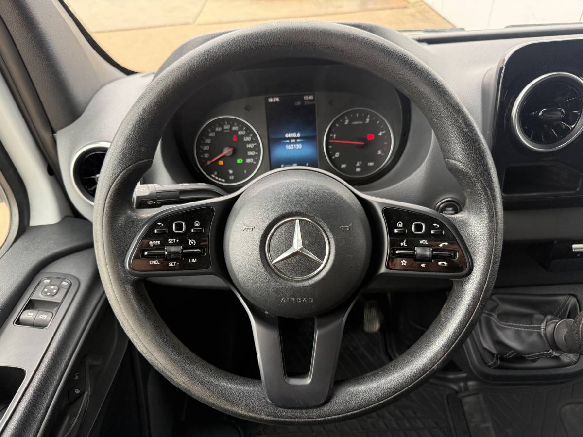 Mercedes-Benz Sprinter Mercedes-Benz Sprinter 516 2.2 CDI L2H2 Dubbellucht 10-Inch MBUX 3,5t Trekhaak Climate Control Navigatie Parkeersensoren V + A