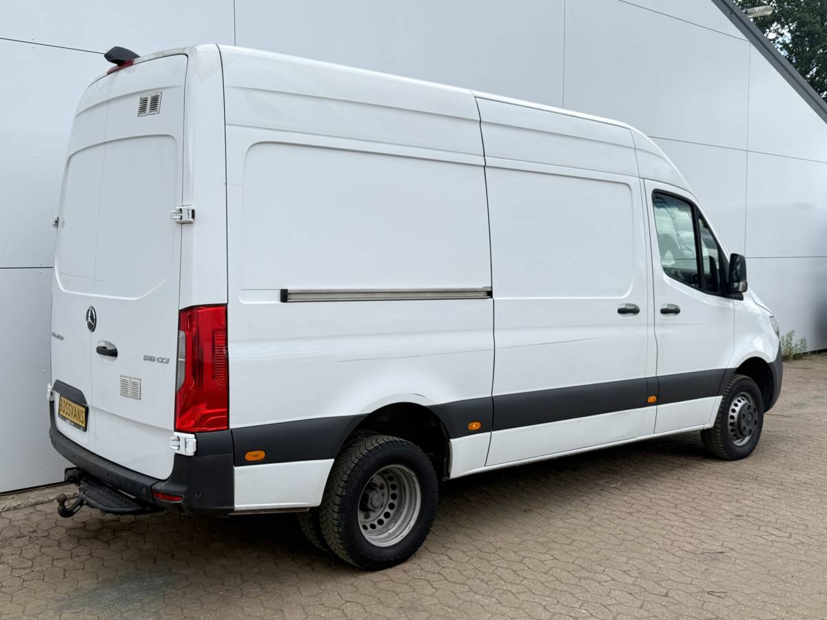 Mercedes-Benz Sprinter Mercedes-Benz Sprinter 516 2.2 CDI L2H2 Dubbellucht 10-Inch MBUX 3,5t Trekhaak Climate Control Navigatie Parkeersensoren V + A
