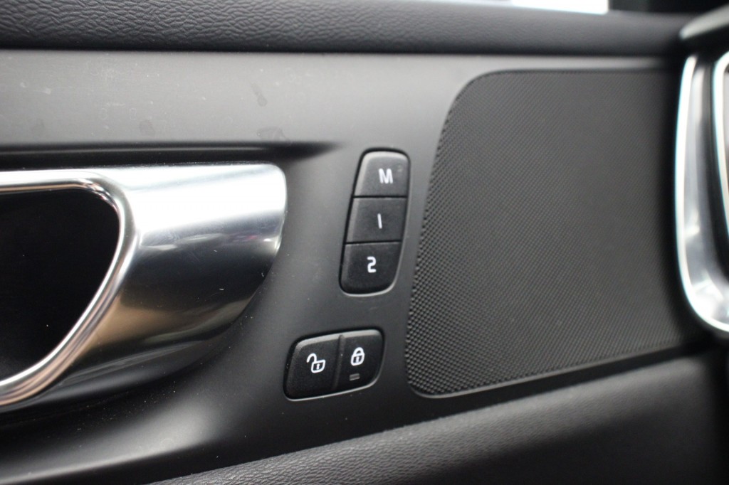 Volvo V60 Volvo V60 2.0 B3 Inscription Automaat – Carplay, Camera, Leer, Memory, Stoelverw. Afn. Trekhaak
