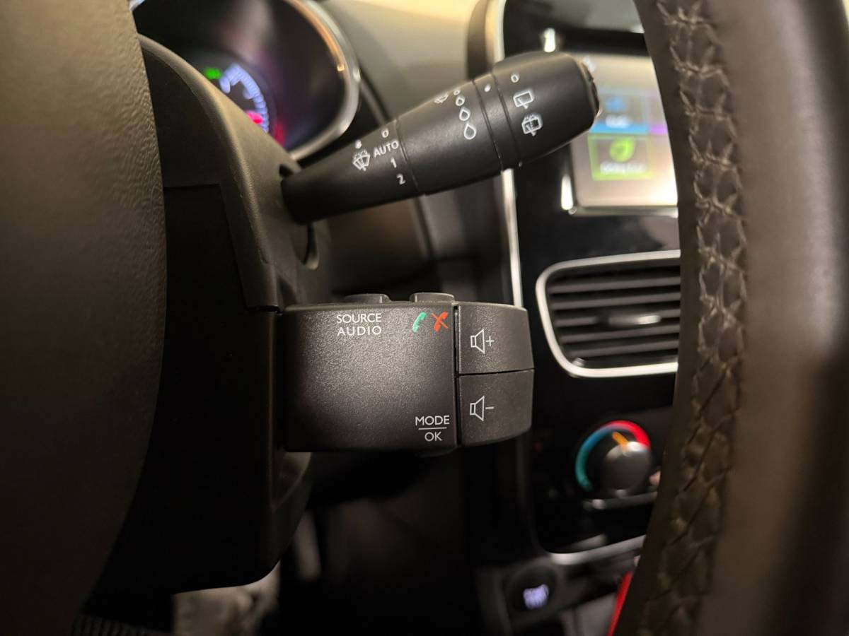 Renault Clio Renault Clio Estate 1.2 TCe Limited *Automaat* Trekhaak|Navi|Cruise|DAB|PDC