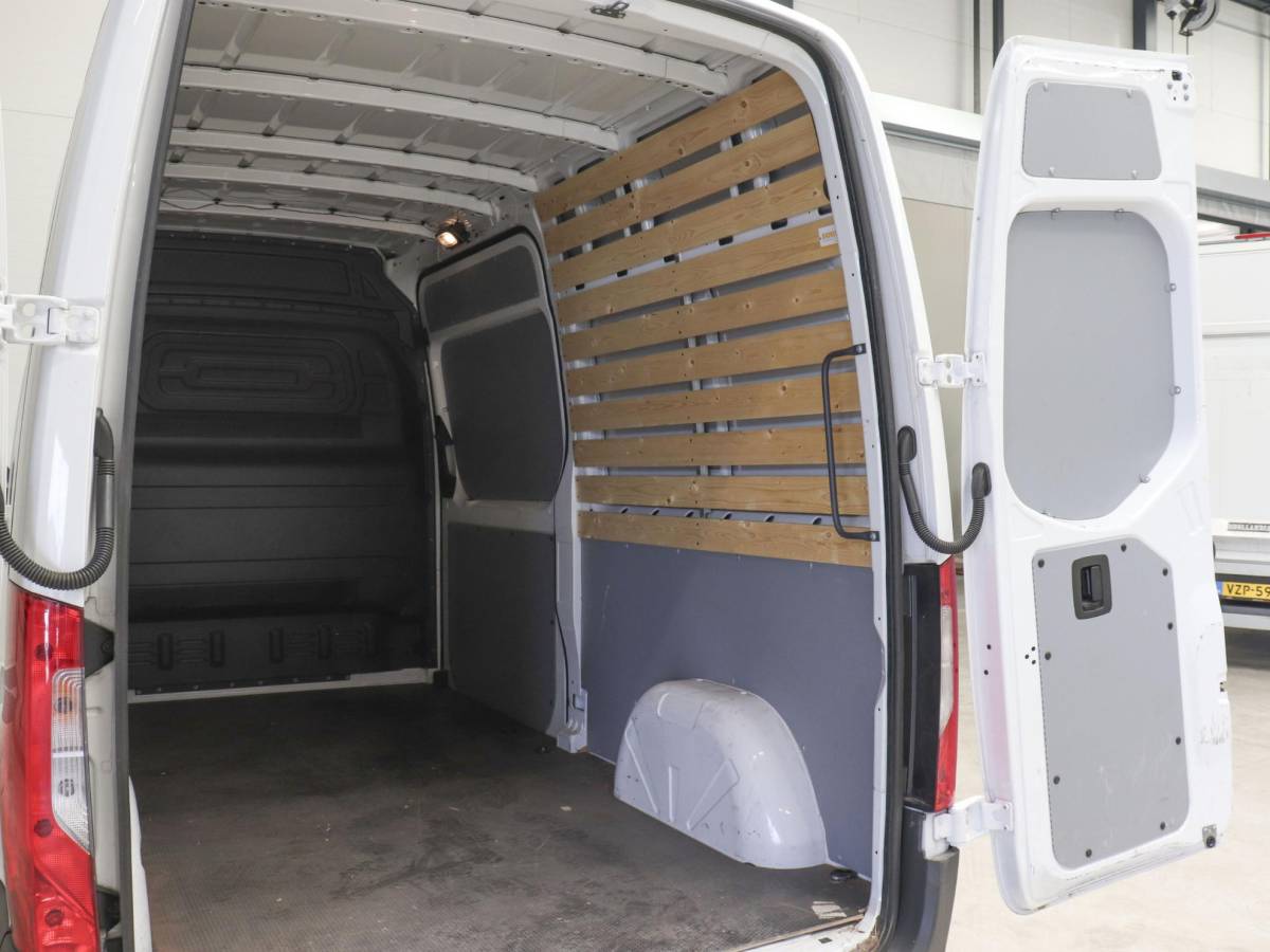 Mercedes-Benz Sprinter Mercedes-Benz Sprinter 315 CDI Automaat L2H2 PRO Airco MBUX Navigatie Adaptive Cruise Control Leder PDC VA + Camera Trekhaak 3500kg Comfortstoel