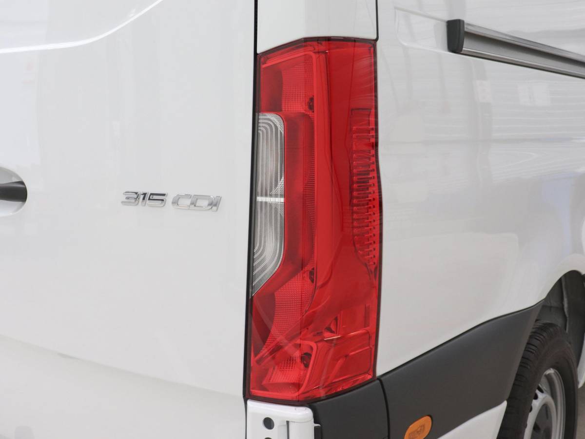 Mercedes-Benz Sprinter Mercedes-Benz Sprinter 315 CDI Automaat L2H2 PRO Airco MBUX Navigatie Adaptive Cruise Control Leder PDC VA + Camera Trekhaak 3500kg Comfortstoel