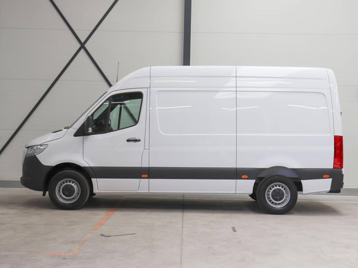 Mercedes-Benz Sprinter Mercedes-Benz Sprinter 315 CDI Automaat L2H2 PRO Airco MBUX Navigatie Adaptive Cruise Control Leder PDC VA + Camera Trekhaak 3500kg Comfortstoel