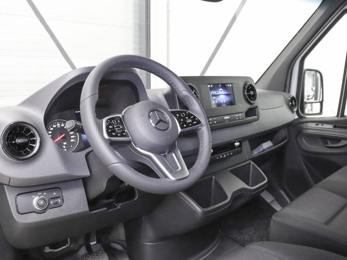 Mercedes-Benz Sprinter Mercedes-Benz Sprinter 315 CDI Automaat L2H2 PRO Airco MBUX Navigatie Adaptive Cruise Control Leder PDC VA + Camera Trekhaak 3500kg Comfortstoel