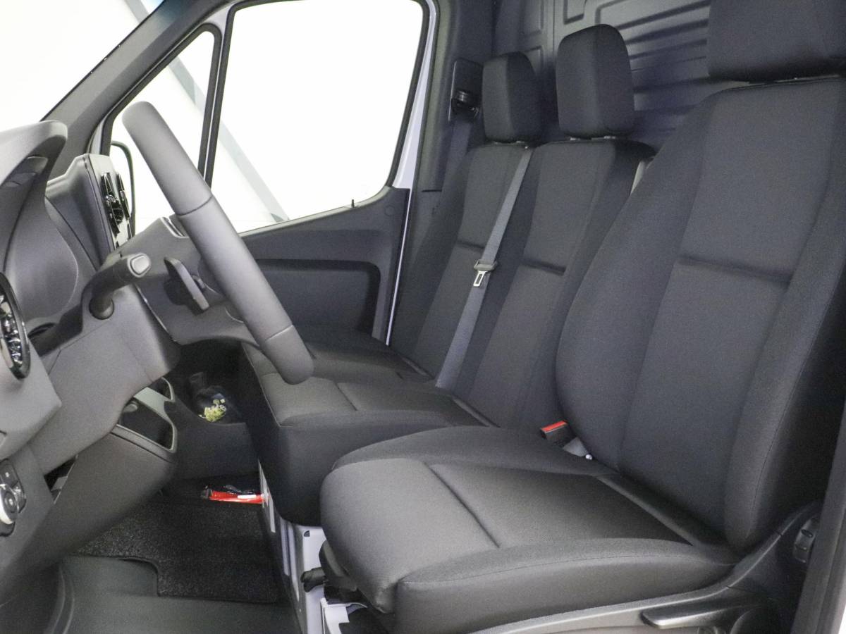 Mercedes-Benz Sprinter Mercedes-Benz Sprinter 315 CDI Automaat L2H2 PRO Airco MBUX Navigatie Adaptive Cruise Control Leder PDC VA + Camera Trekhaak 3500kg Comfortstoel