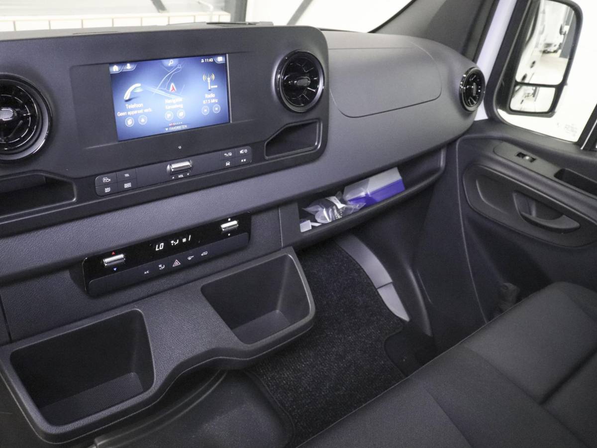 Mercedes-Benz Sprinter Mercedes-Benz Sprinter 315 CDI Automaat L2H2 PRO Airco MBUX Navigatie Adaptive Cruise Control Leder PDC VA + Camera Trekhaak 3500kg Comfortstoel