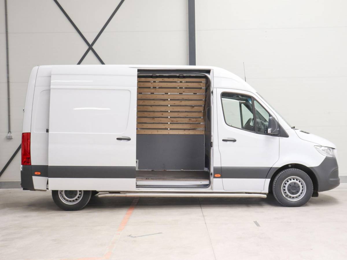 Mercedes-Benz Sprinter Mercedes-Benz Sprinter 315 CDI Automaat L2H2 PRO Airco MBUX Navigatie Adaptive Cruise Control Leder PDC VA + Camera Trekhaak 3500kg Comfortstoel