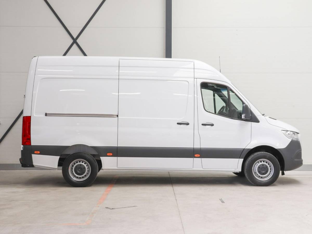 Mercedes-Benz Sprinter Mercedes-Benz Sprinter 315 CDI Automaat L2H2 PRO Airco MBUX Navigatie Adaptive Cruise Control Leder PDC VA + Camera Trekhaak 3500kg Comfortstoel