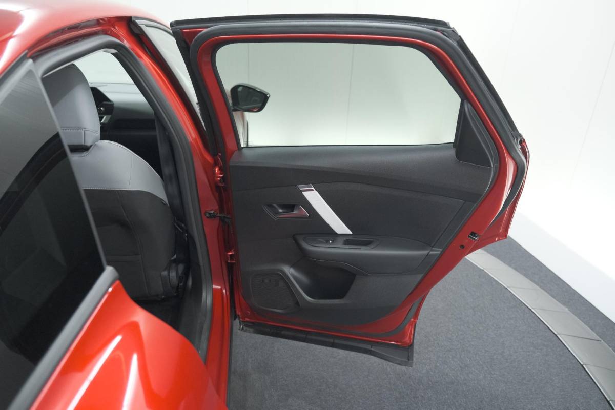 Citroën C4 Citroen C4 1.2 Hybrid 145pk Max | 360 Camera | Adaptieve Cruise Control | Navigatie | Apple Carplay