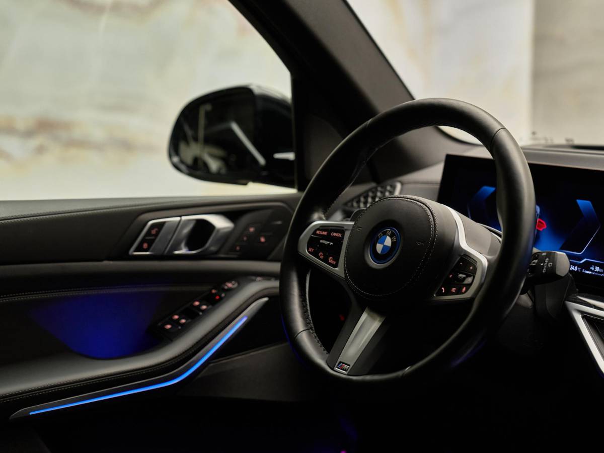 BMW X5 BMW X5 xDrive50e M Sport Pro , pano, H/K, tr.haak, luchtv., Merino, memory, 22″, HUD, privacy