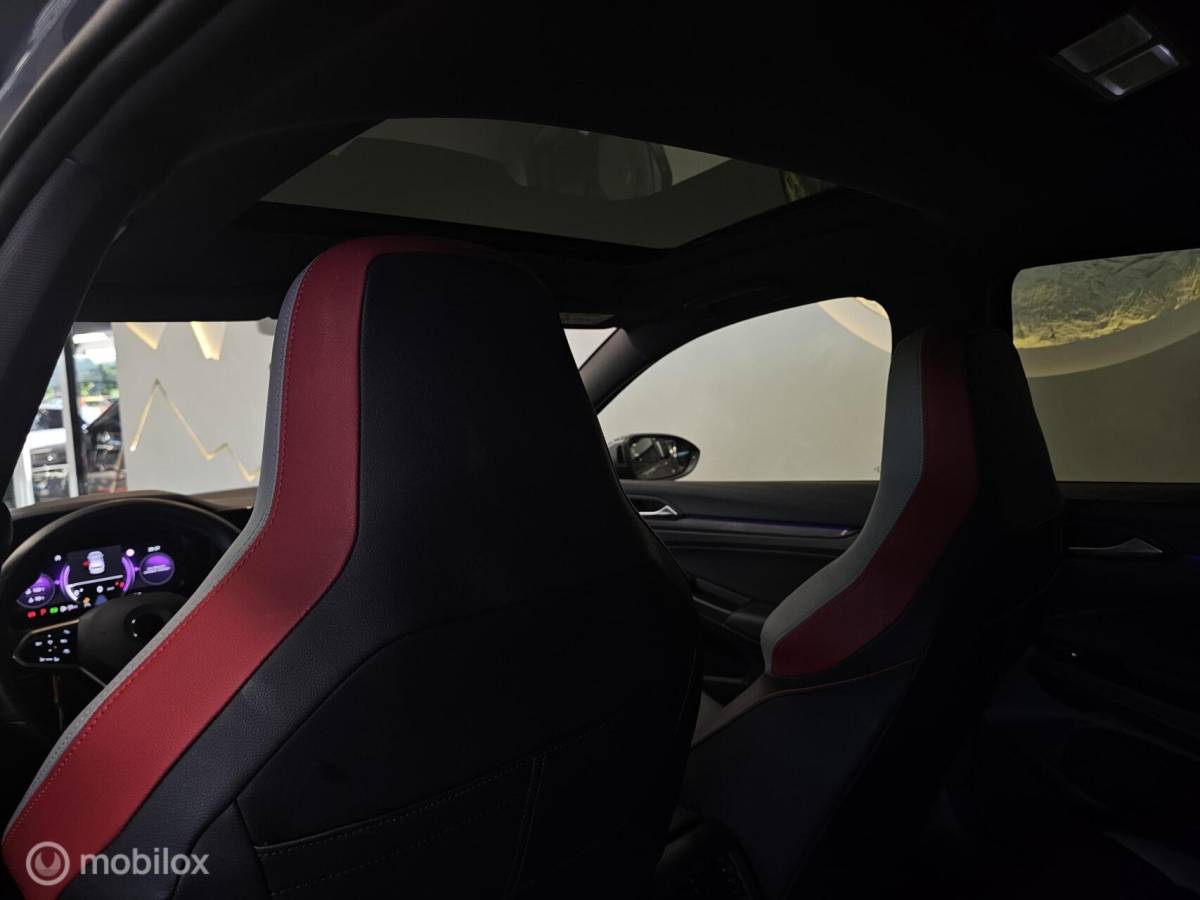 Volkswagen Golf Volkswagen Golf 2.0 TSI GTI Panorama/Leder/HUD/Harman Kardon/Stoelventilatie