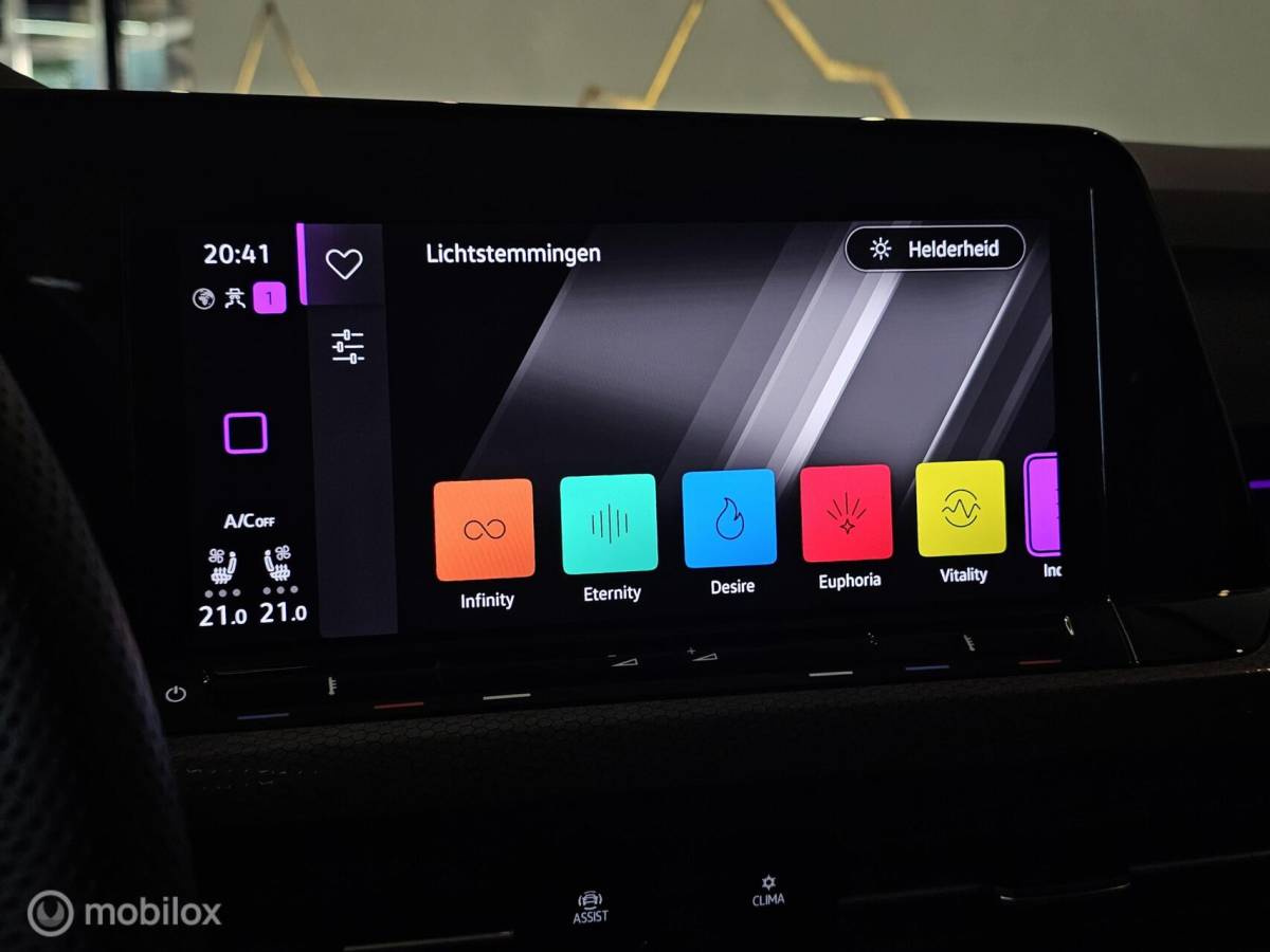 Volkswagen Golf Volkswagen Golf 2.0 TSI GTI Panorama/Leder/HUD/Harman Kardon/Stoelventilatie