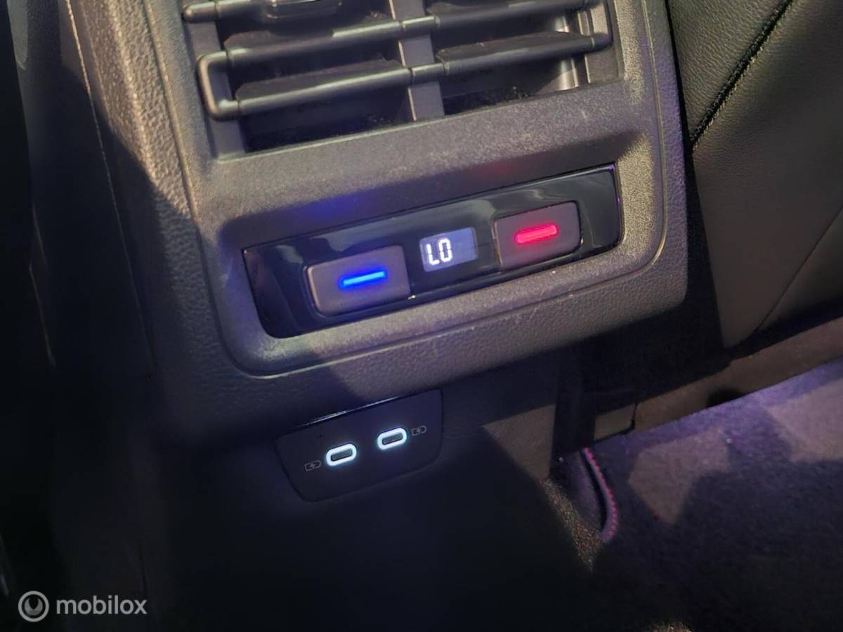 Volkswagen Golf Volkswagen Golf 2.0 TSI GTI Panorama/Leder/HUD/Harman Kardon/Stoelventilatie