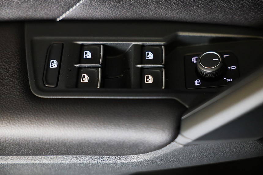 Volkswagen Tiguan Volkswagen TIGUAN 1.4 TSI eHybrid R-Line Business+ / Leder / Memory / Elek Stoelen / Acc / Dode Hoek / 360 Camera / Head Up / Pano