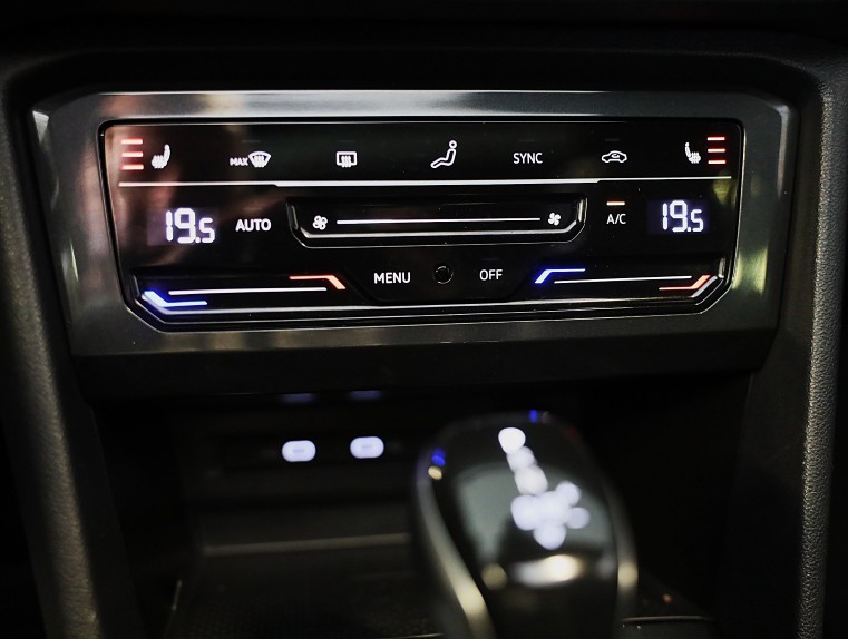 Volkswagen Tiguan Volkswagen TIGUAN 1.4 TSI eHybrid R-Line Business+ / Leder / Memory / Elek Stoelen / Acc / Dode Hoek / 360 Camera / Head Up / Pano