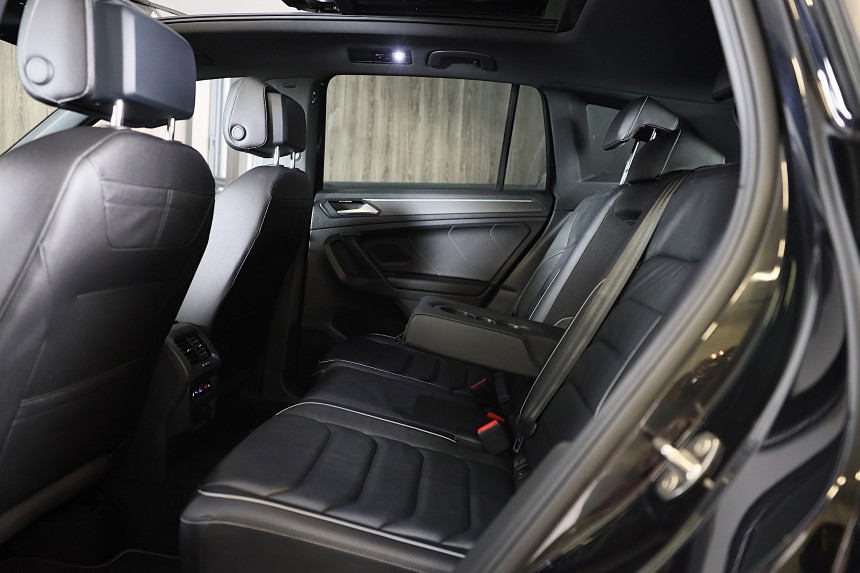 Volkswagen Tiguan Volkswagen TIGUAN 1.4 TSI eHybrid R-Line Business+ / Leder / Memory / Elek Stoelen / Acc / Dode Hoek / 360 Camera / Head Up / Pano