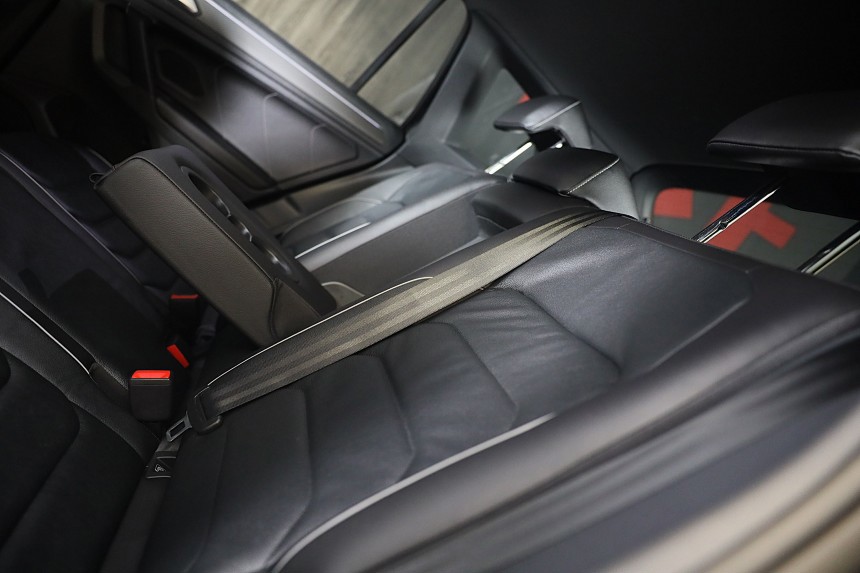 Volkswagen Tiguan Volkswagen TIGUAN 1.4 TSI eHybrid R-Line Business+ / Leder / Memory / Elek Stoelen / Acc / Dode Hoek / 360 Camera / Head Up / Pano