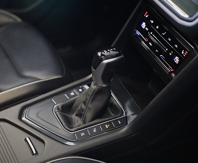 Volkswagen Tiguan Volkswagen TIGUAN 1.4 TSI eHybrid R-Line Business+ / Leder / Memory / Elek Stoelen / Acc / Dode Hoek / 360 Camera / Head Up / Pano