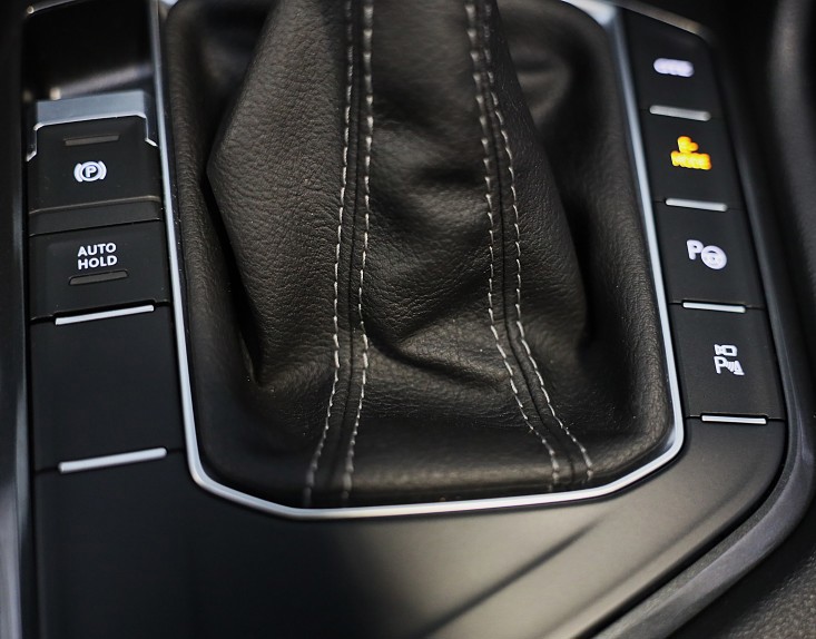 Volkswagen Tiguan Volkswagen TIGUAN 1.4 TSI eHybrid R-Line Business+ / Leder / Memory / Elek Stoelen / Acc / Dode Hoek / 360 Camera / Head Up / Pano