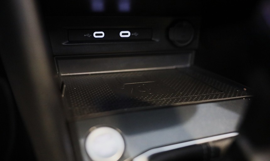 Volkswagen Tiguan Volkswagen TIGUAN 1.4 TSI eHybrid R-Line Business+ / Leder / Memory / Elek Stoelen / Acc / Dode Hoek / 360 Camera / Head Up / Pano