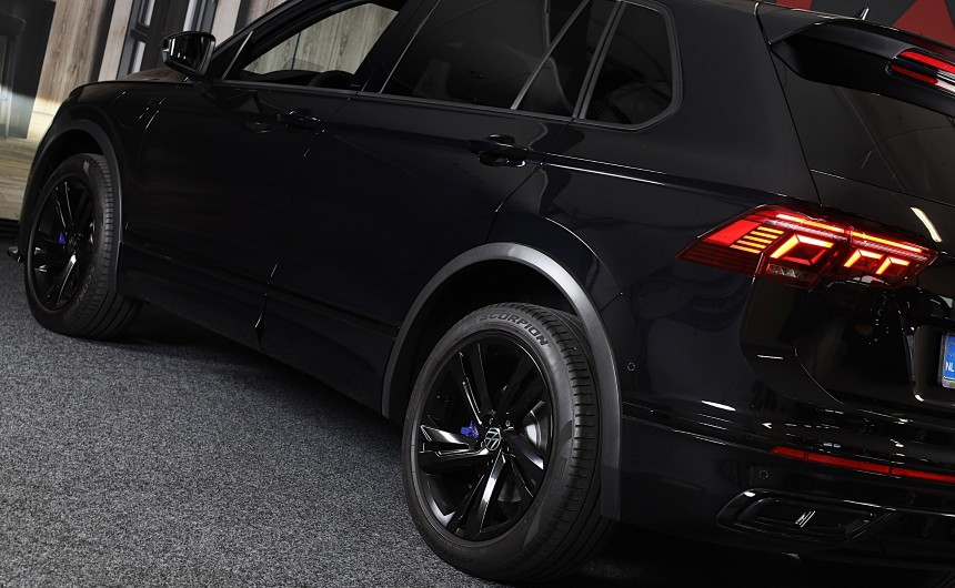 Volkswagen Tiguan Volkswagen TIGUAN 1.4 TSI eHybrid R-Line Business+ / Leder / Memory / Elek Stoelen / Acc / Dode Hoek / 360 Camera / Head Up / Pano