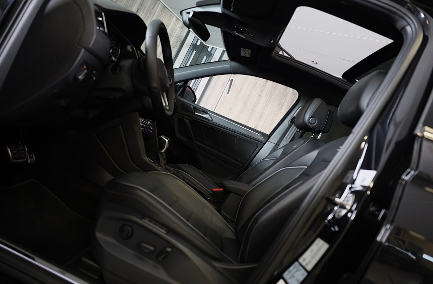 Volkswagen Tiguan Volkswagen TIGUAN 1.4 TSI eHybrid R-Line Business+ / Leder / Memory / Elek Stoelen / Acc / Dode Hoek / 360 Camera / Head Up / Pano