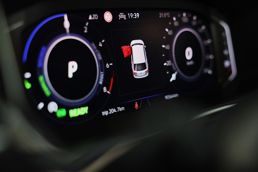 Volkswagen Tiguan Volkswagen TIGUAN 1.4 TSI eHybrid R-Line Business+ / Leder / Memory / Elek Stoelen / Acc / Dode Hoek / 360 Camera / Head Up / Pano
