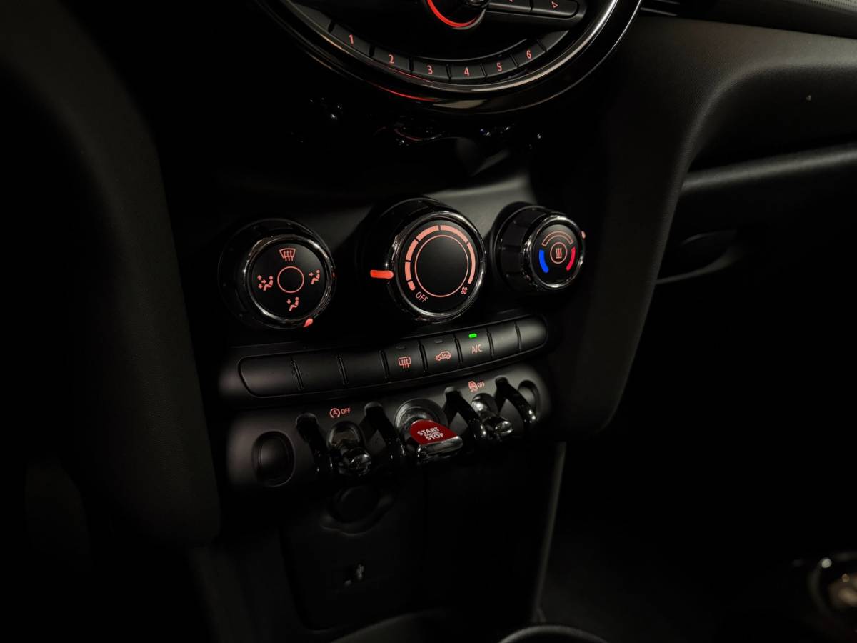 MINI 3-Deurs Mini 3-Deurs 1.5 Cooper *Dealer OH* Wireless Carplay|Racing stripes|Navi|Cruise|Neon-ring|NAP