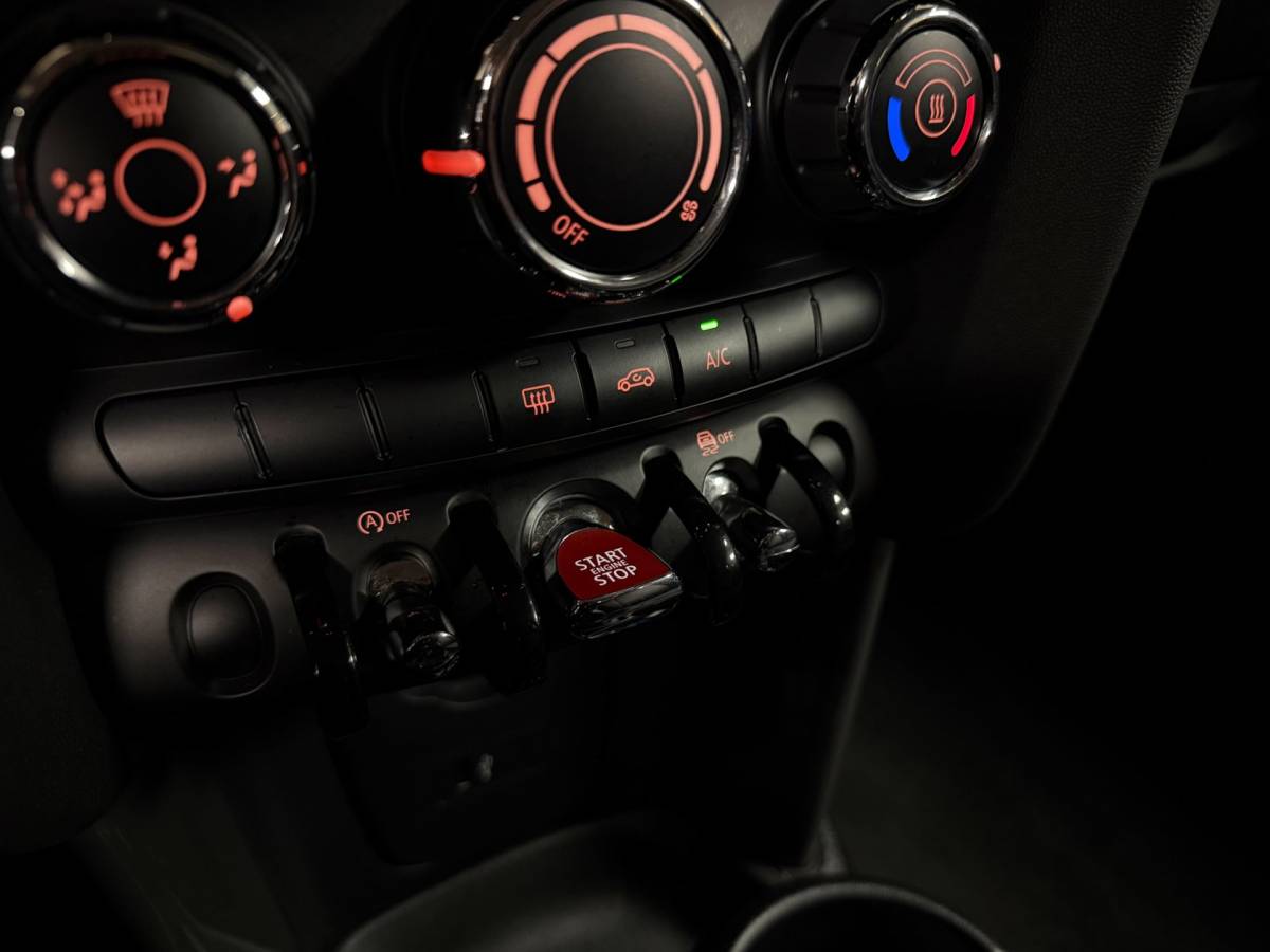 MINI 3-Deurs Mini 3-Deurs 1.5 Cooper *Dealer OH* Wireless Carplay|Racing stripes|Navi|Cruise|Neon-ring|NAP
