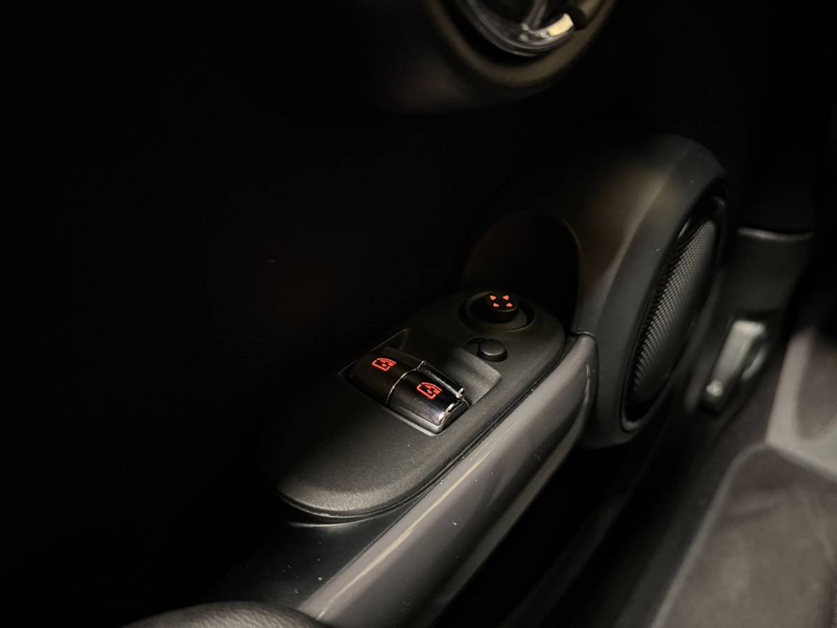MINI 3-Deurs Mini 3-Deurs 1.5 Cooper *Dealer OH* Wireless Carplay|Racing stripes|Navi|Cruise|Neon-ring|NAP