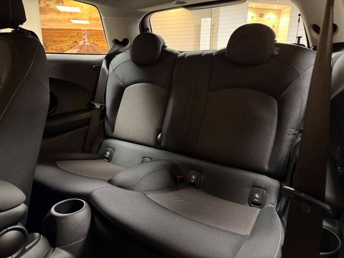 MINI 3-Deurs Mini 3-Deurs 1.5 Cooper *Dealer OH* Wireless Carplay|Racing stripes|Navi|Cruise|Neon-ring|NAP