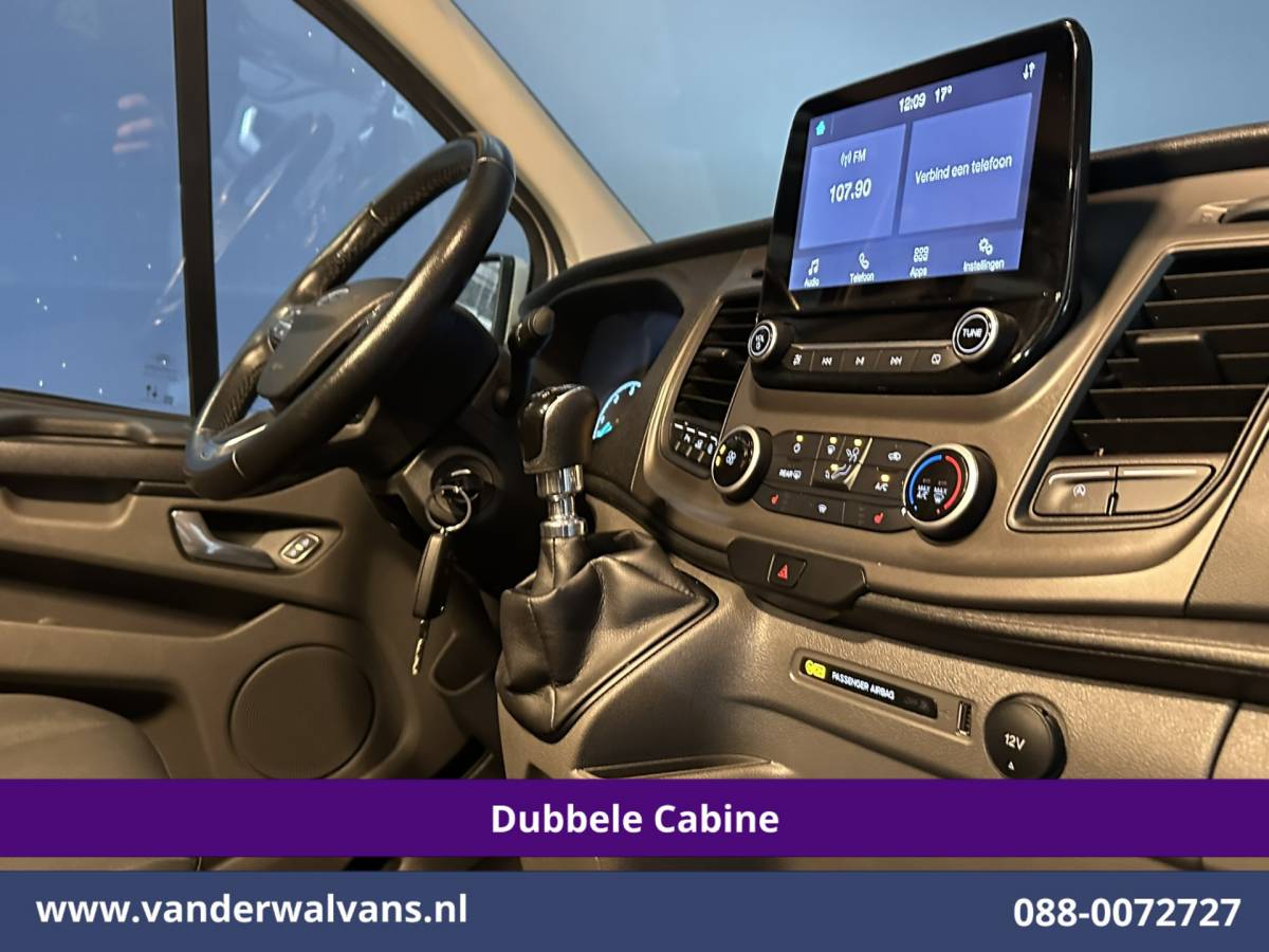Ford Transit Custom Ford Transit Custom 2.0 TDCI 131pk L2H1 Dubbele Cabine Euro6 Airco | 5-Zits | Camera | Apple Carplay | LED | 2800kg Trekhaak Android Auto, Cruisecontrol, Parkeersensoren, Stoelverwarming, Verwarmde voorruit, Dakdragers