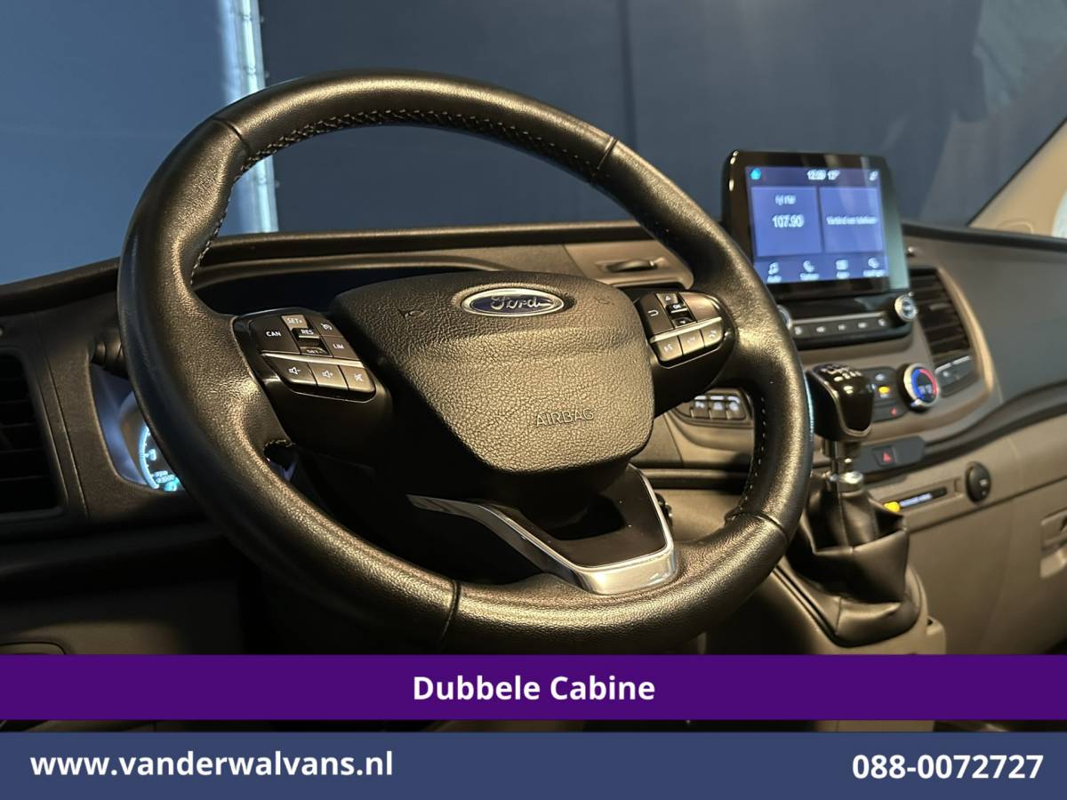 Ford Transit Custom Ford Transit Custom 2.0 TDCI 131pk L2H1 Dubbele Cabine Euro6 Airco | 5-Zits | Camera | Apple Carplay | LED | 2800kg Trekhaak Android Auto, Cruisecontrol, Parkeersensoren, Stoelverwarming, Verwarmde voorruit, Dakdragers