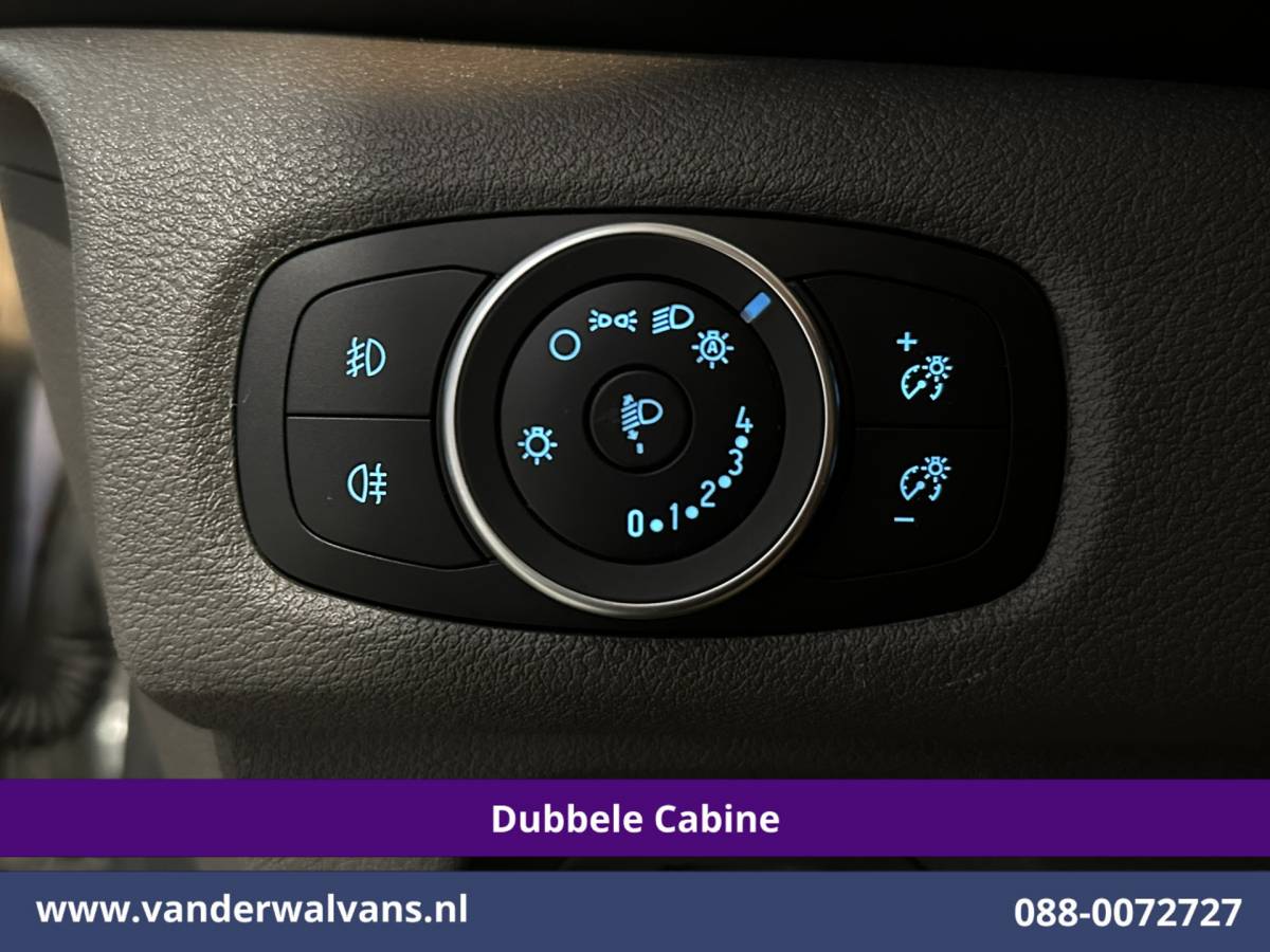 Ford Transit Custom Ford Transit Custom 2.0 TDCI 131pk L2H1 Dubbele Cabine Euro6 Airco | 5-Zits | Camera | Apple Carplay | LED | 2800kg Trekhaak Android Auto, Cruisecontrol, Parkeersensoren, Stoelverwarming, Verwarmde voorruit, Dakdragers