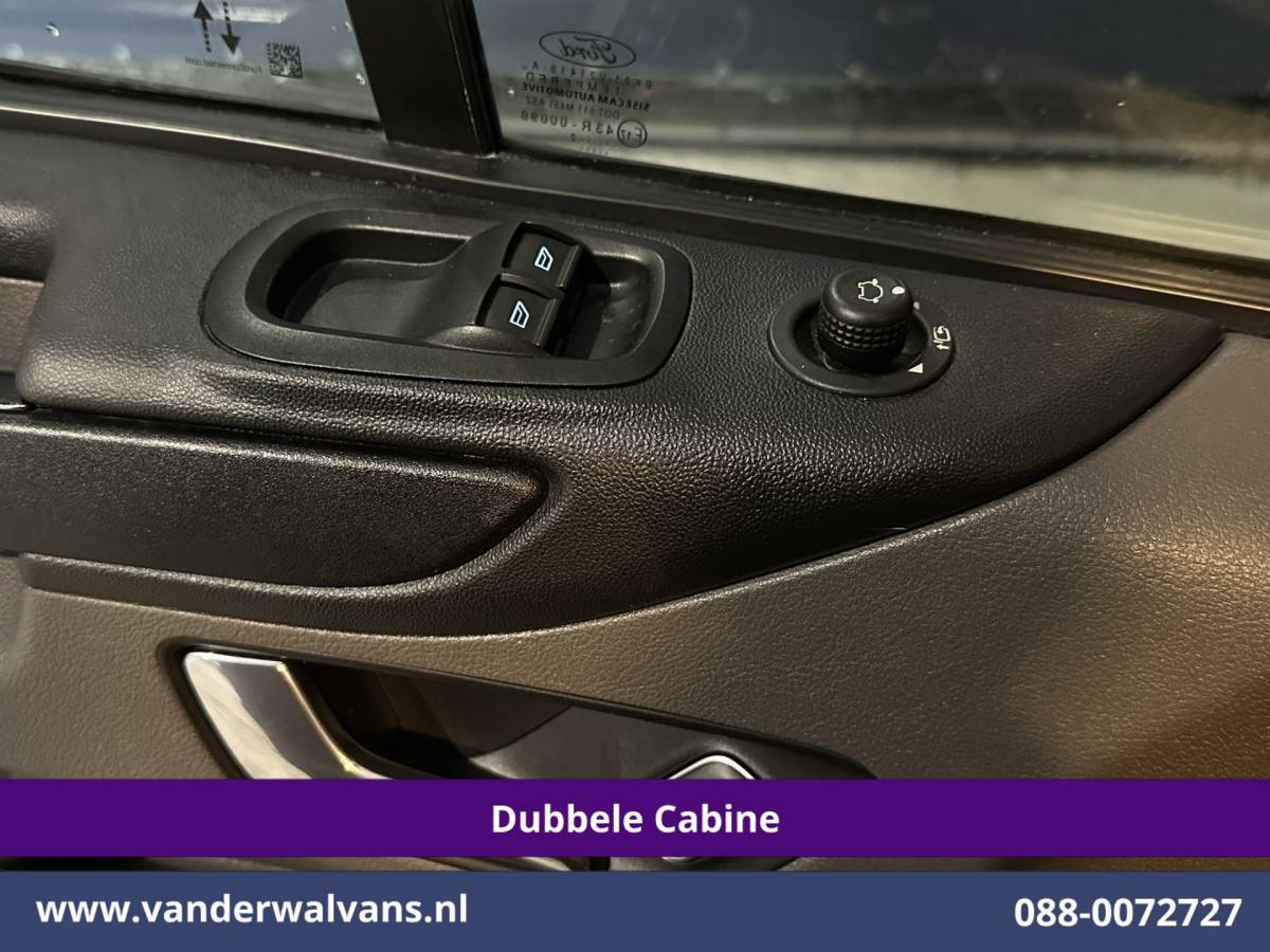 Ford Transit Custom Ford Transit Custom 2.0 TDCI 131pk L2H1 Dubbele Cabine Euro6 Airco | 5-Zits | Camera | Apple Carplay | LED | 2800kg Trekhaak Android Auto, Cruisecontrol, Parkeersensoren, Stoelverwarming, Verwarmde voorruit, Dakdragers