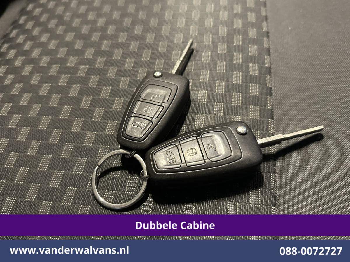Ford Transit Custom Ford Transit Custom 2.0 TDCI 131pk L2H1 Dubbele Cabine Euro6 Airco | 5-Zits | Camera | Apple Carplay | LED | 2800kg Trekhaak Android Auto, Cruisecontrol, Parkeersensoren, Stoelverwarming, Verwarmde voorruit, Dakdragers
