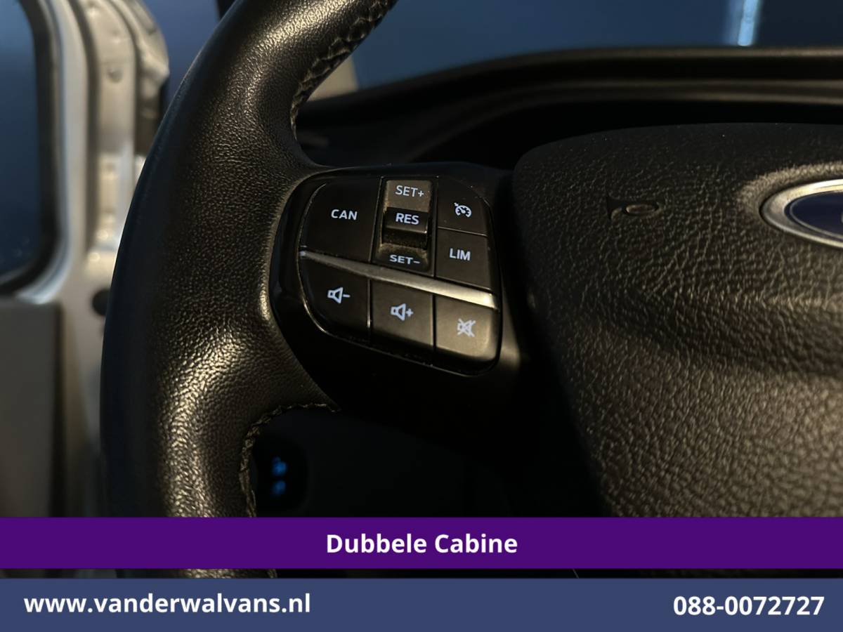 Ford Transit Custom Ford Transit Custom 2.0 TDCI 131pk L2H1 Dubbele Cabine Euro6 Airco | 5-Zits | Camera | Apple Carplay | LED | 2800kg Trekhaak Android Auto, Cruisecontrol, Parkeersensoren, Stoelverwarming, Verwarmde voorruit, Dakdragers
