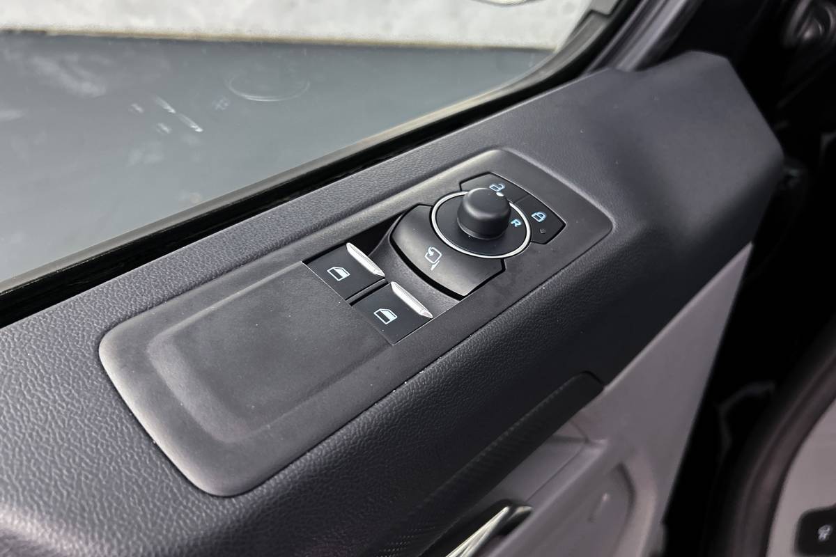 Ford  Ford E-Custom 340 L2 Limited | 2x schuifdeur | 3-zitplaatsen | Stoelverwarming