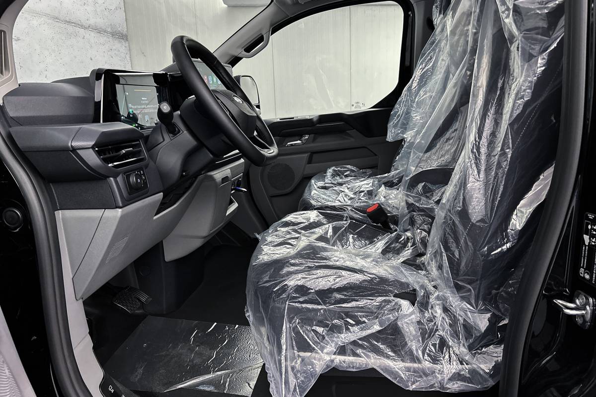 Ford  Ford E-Custom 340 L2 Limited | 2x schuifdeur | 3-zitplaatsen | Stoelverwarming
