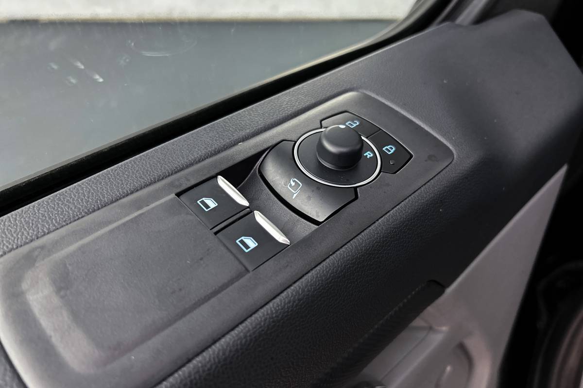 Ford  Ford E-Custom 340 L2 Limited | 2x schuifdeur | Stoelverwarming | Adaptieve cruise control