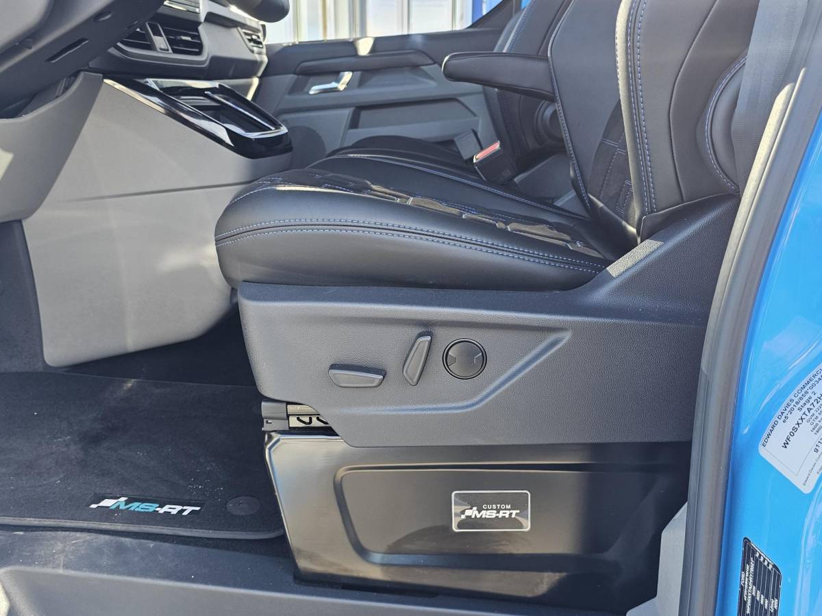 Ford Transit Custom Ford Transit Custom 320 2.5 PHEV L1H1 MS-RT DC | Dubbele Cabine | Dubbele zijschuifdeur | Keyless entry | Lederen sportstoelen | Elektrische zijschuifdeur | Virtual cockpit | Fabrieksgarantie tm. 16-04-2029