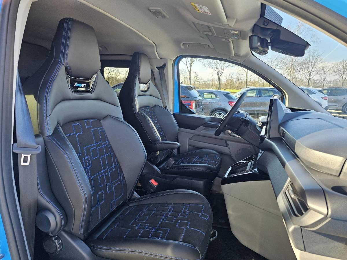 Ford Transit Custom Ford Transit Custom 320 2.5 PHEV L1H1 MS-RT DC | Dubbele Cabine | Dubbele zijschuifdeur | Keyless entry | Lederen sportstoelen | Elektrische zijschuifdeur | Virtual cockpit | Fabrieksgarantie tm. 16-04-2029