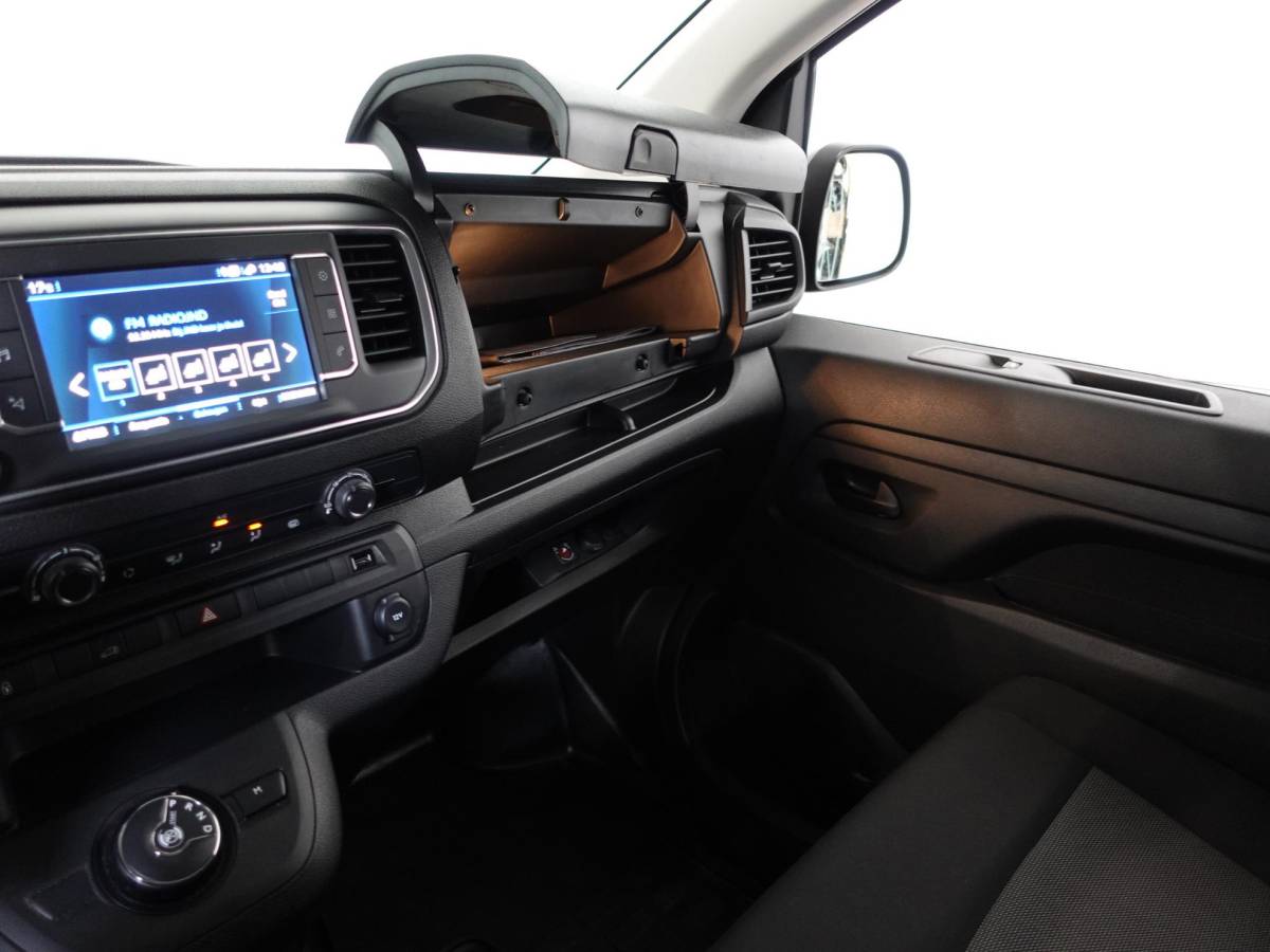 Peugeot Expert Peugeot Expert 145PK L3 Automaat Navigatie Apple Carplay Cruise control Trekhaak Parkeersensoren Euro6