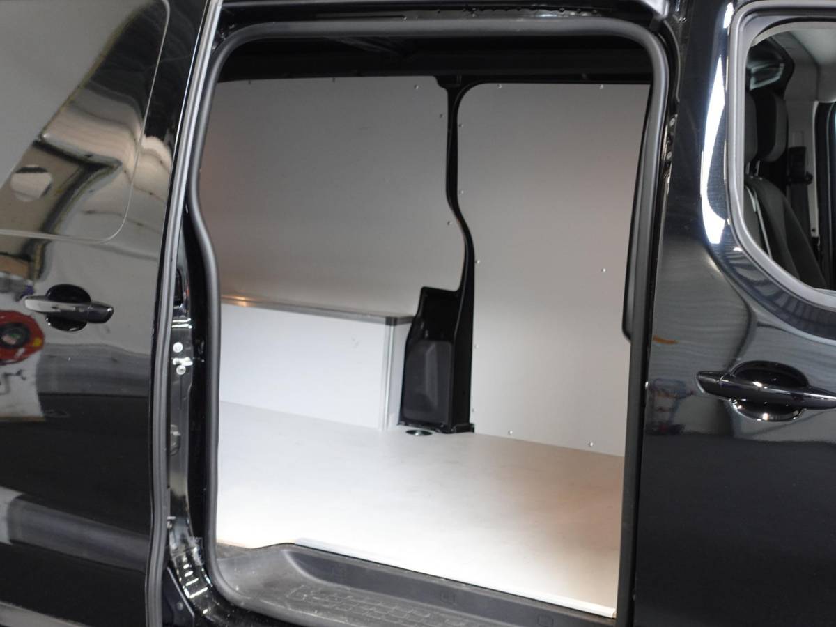 Peugeot Expert Peugeot Expert 145PK L3 Automaat Navigatie Apple Carplay Cruise control Trekhaak Parkeersensoren Euro6